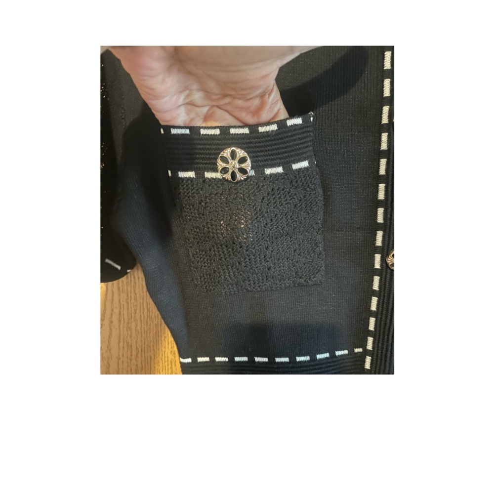 SALE🎈NWOT BEAUTIFUL KNIT DRESS WITH WHITE STITCHING AND UNIQUE BUTTONS! - Picture 7 of 10